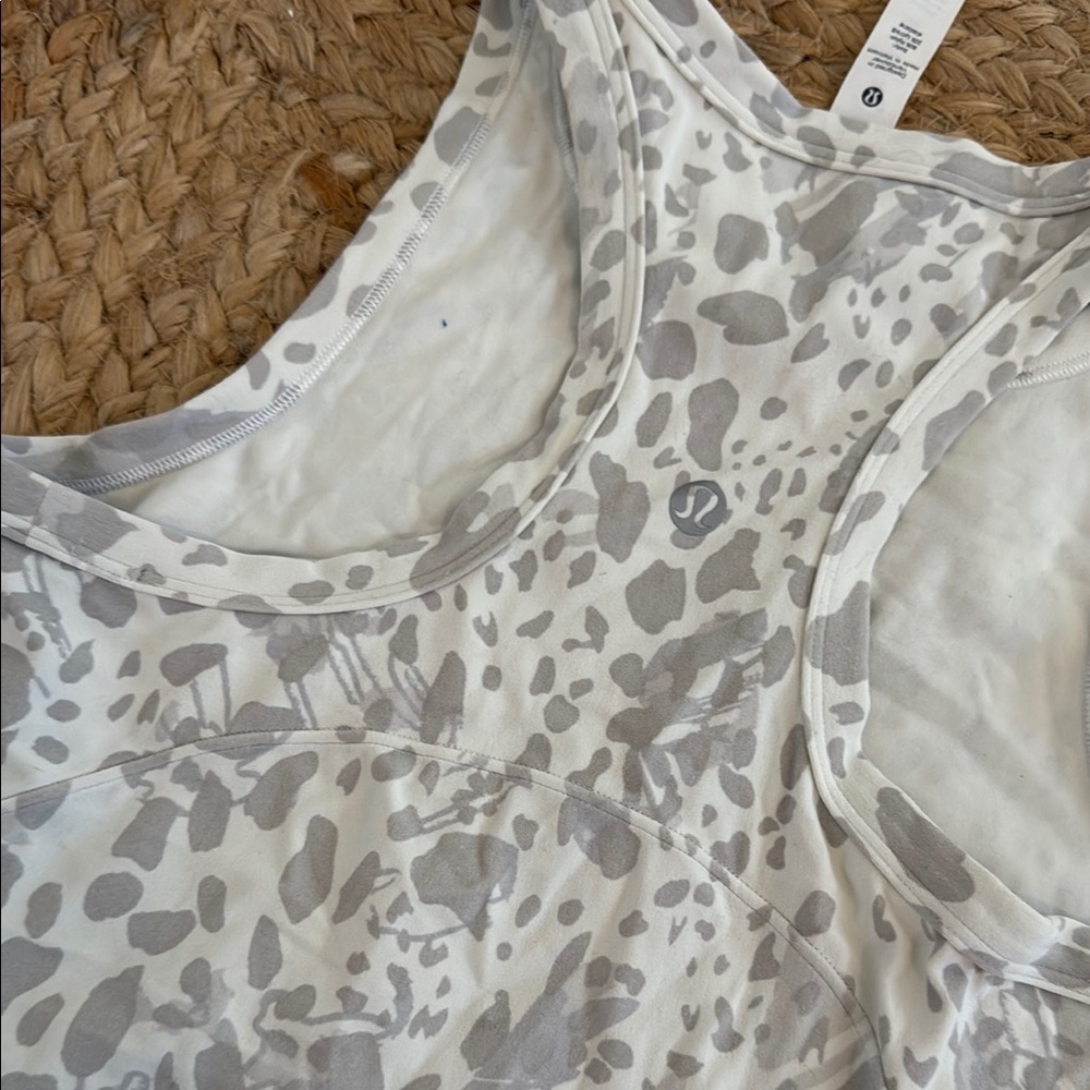 Lululemon size 4 - Picture 3 of 3